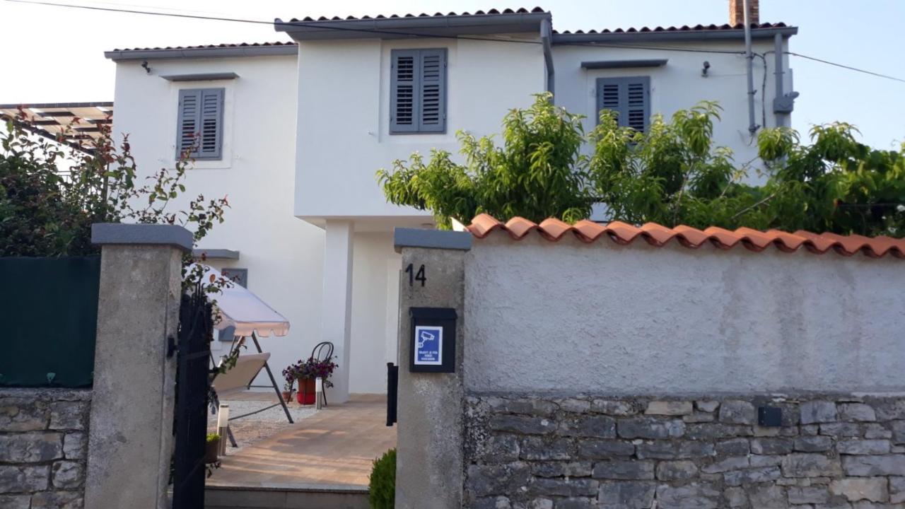 Holiday Home Dioniza Vodnjan Bagian luar foto