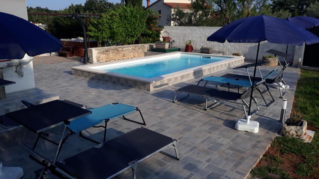 Holiday Home Dioniza Vodnjan Bagian luar foto
